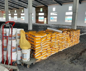 Bảo dưỡng nền bê tông bằng Liquid Hardener ConsHard